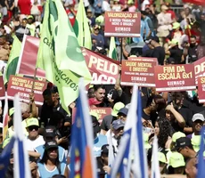 Ato em SP une centrais sindicais e governo pelo fim da escala 6x1