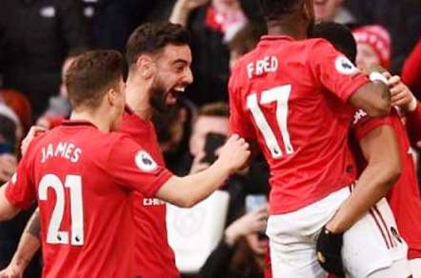 Ederson falha duas vezes, e United vence Derby de Manchester