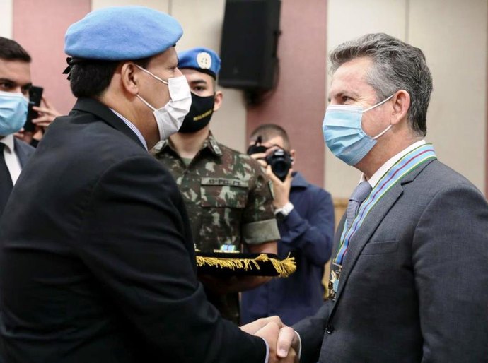 Mendes recebe honraria por ações voltadas à saúde, segurança alimentar e segurança pública