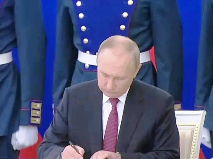 Putin assina anexação de quatro territórios ucranianos à Rússia