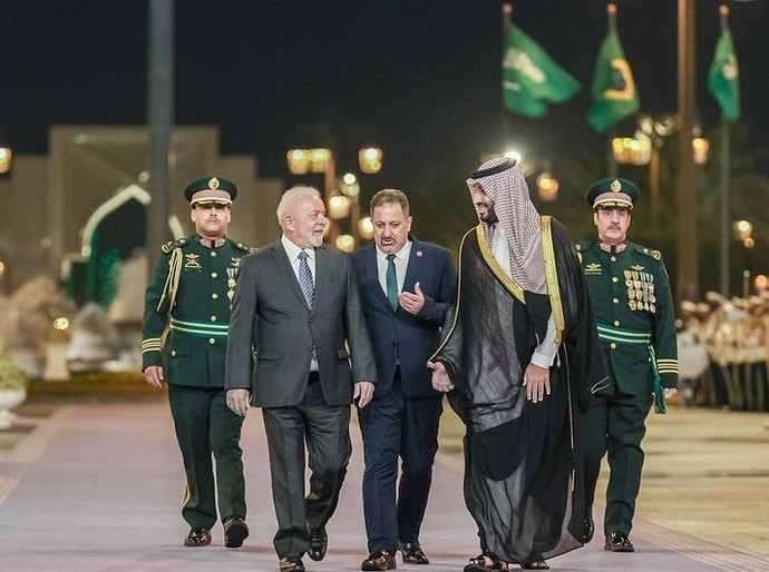 Brasil será 'Arábia Saudita da energia verde' em 10 anos, diz Lula em Riad