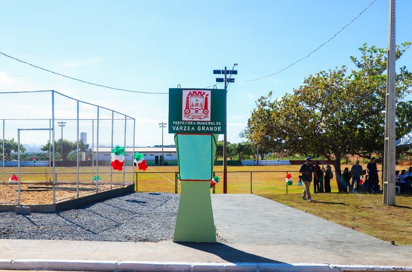 R$ 13 mi em investimentos marcam entregas históricas de asfalto e miniestádio para mais de 20 mil famílias em VG