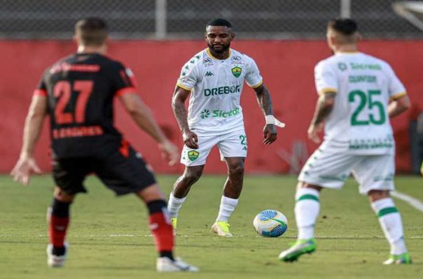 Vitória vence o Cuiabá e 'afunda' o time matogrossense no Z-4 do Brasileirão