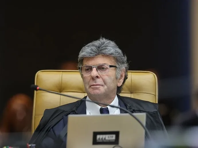 Fux suspende decisão de Dino e volta ordem do TSE contra post de Aparecida