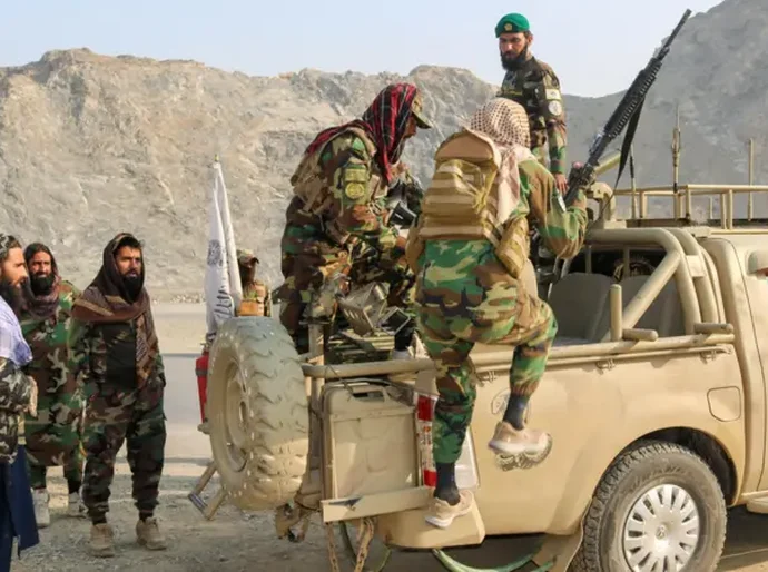 Paquistão declara 'guerra aberta' ao Talebã e bombardeia Afeganistão: o que se sabe sobre novo foco de tensão