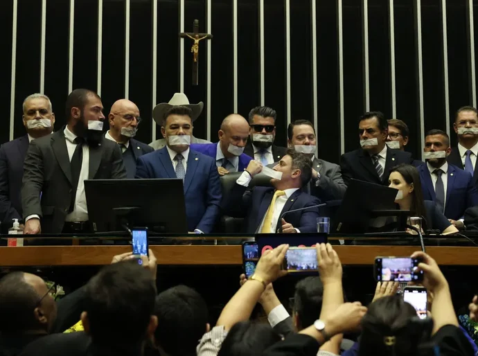 Mesa da Câmara encaminha denúncias contra deputados à Corregedoria