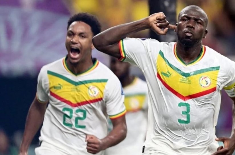Koulibaly marca, Senegal vence o Equador e avança às oitavas da Copa do Mundo após 20 anos