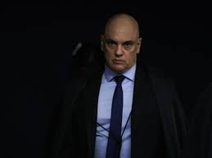 Moraes voou em aviões ligados a Vorcaro, diz jornal; ministro nega