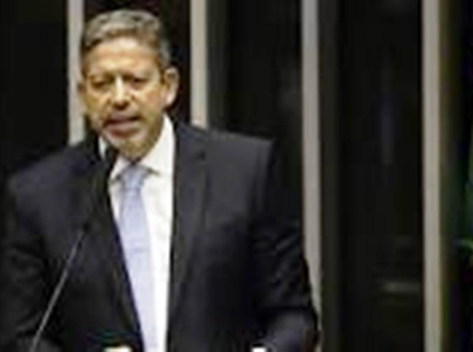 Lira exonera cargos comissionados da Câmara