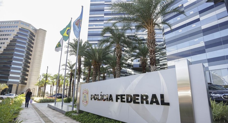 PF envia a Gilmar e Zanin íntegra de material do celular de Vorcaro
