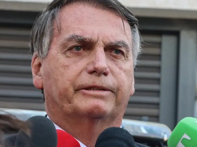 Bolsonaro discutiu minuta de golpe que previa prender Moraes, diz PF