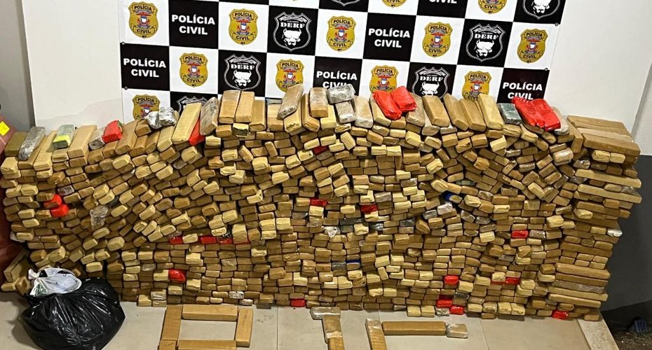 Polícia Civil apreende mais de 900 tabletes de maconha e desarticula depósito de drogas de facção
