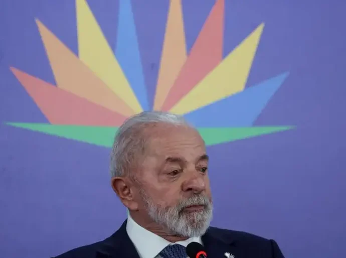 Lula chama postura de Trump de 'irresponsável' após ameaças ao Brics e diz que mundo não quer 'imperador'
