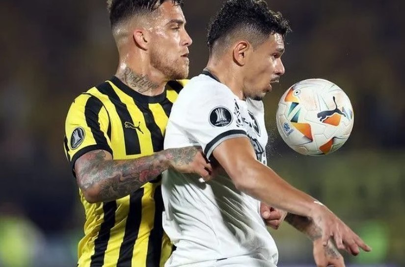 Botafogo perde para o Peñarol, mas avança à final da Libertadores