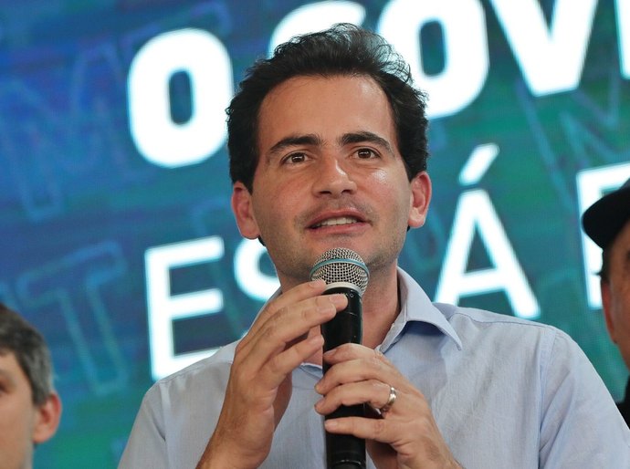 Mendes dá posse a Fábio Garcia como secretário-chefe da Casa Civil
