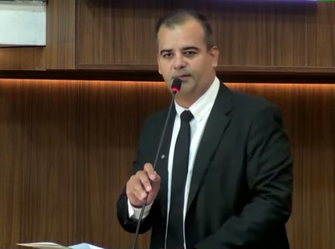 ILDE VENCE GUERRA DE BASTIDORES, LEVA 27 VOTOS E ABILIO REAGE: “EXISTEM DOIS ILDES”