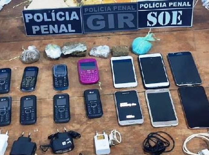 Comparsas são presos tentando jogar celulares e drogas para dentro do Presídio da Mata Grande