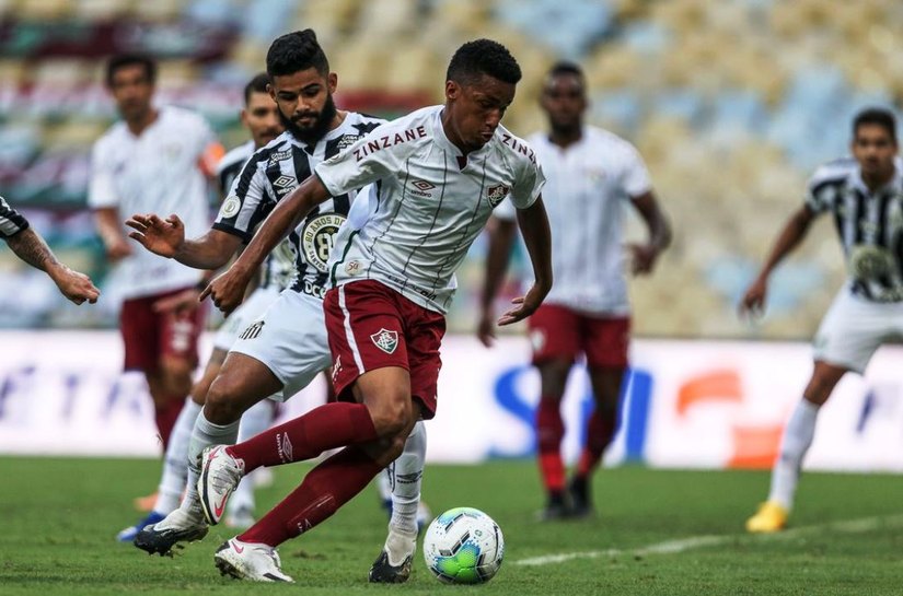 Fluminense vence Santos e assume quarta posição do Brasileiro