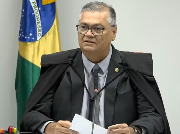 Ao menos 40 magistrados punidos com aposentadoria deveriam ter perdido o cargo, segundo tese de Dino