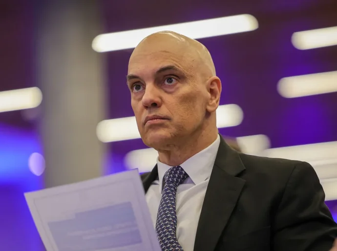Oposição pretende suspender recesso para apresentar impeachment de Moraes