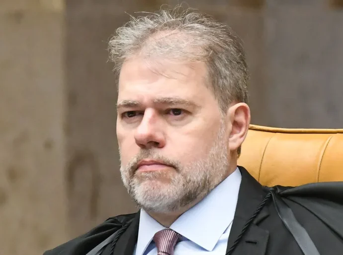 Senadores protocolam impeachment de Toffoli por atuação no caso Master
