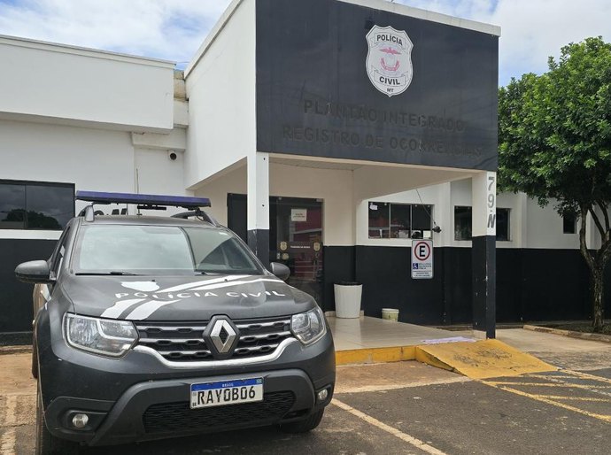 Operação da Polícia Civil investiga policial penal suspeito de infiltrar celulares em presídio