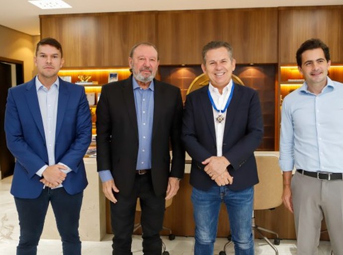 Novelli entrega Comenda Joaquim Murtinho ao governador do Estado