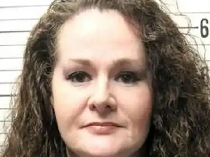 Christa Pike sobrevive a duas injeções letais; Tennessee, nos EUA, suspende execuções