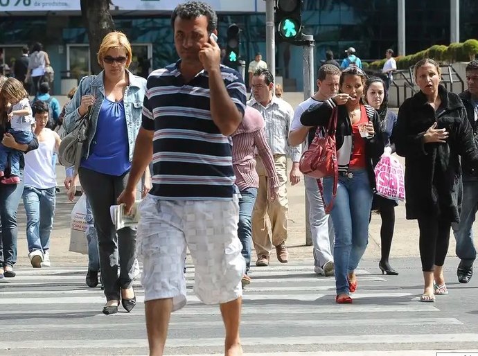 Desemprego cai para 6,9%, menor índice do trimestre desde 2014