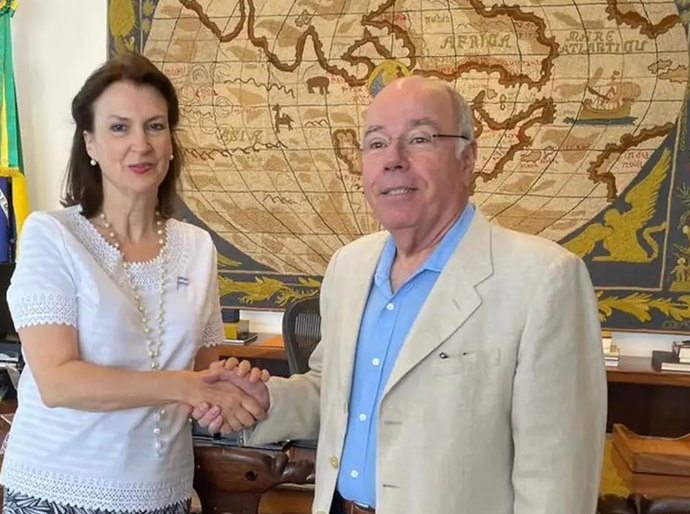 Chanceler indicada por Milei discute posse e Mercosul com Mauro Vieira