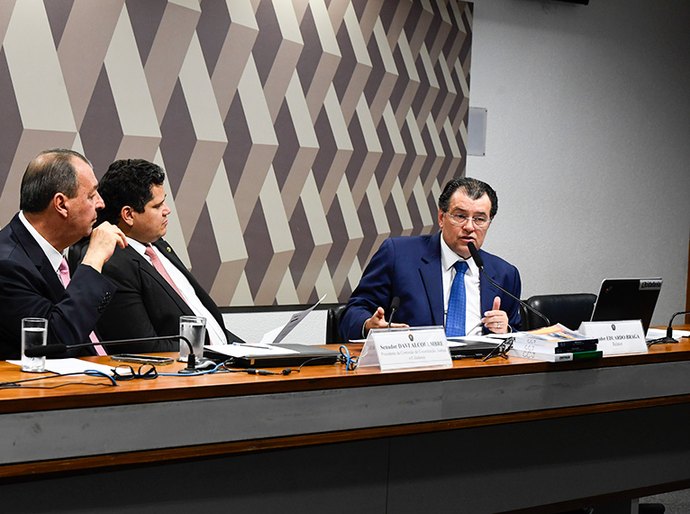 Comissão do Senado aprova relatório da reforma tributária; texto vai a Plenário