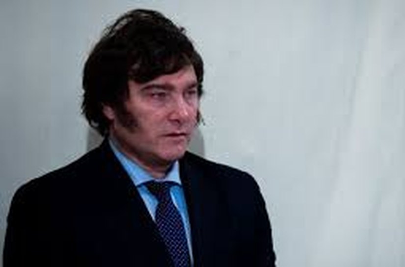 Milei está na frente em eventual 2º turno na Argentina, diz pesquisa