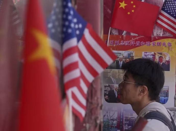 Casa Branca divulga documento com tarifa de 245% para chineses, causa confusão e atualiza texto