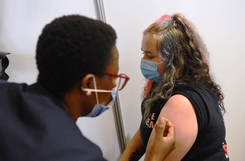 EUA questionam ensaio da vacina AstraZeneca por usar dados obsoletos