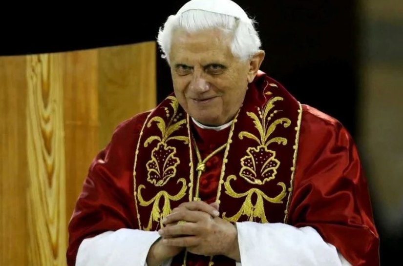 Papa emérito Bento XVI tem piora súbita de saúde, diz Vaticano; Francisco pede orações