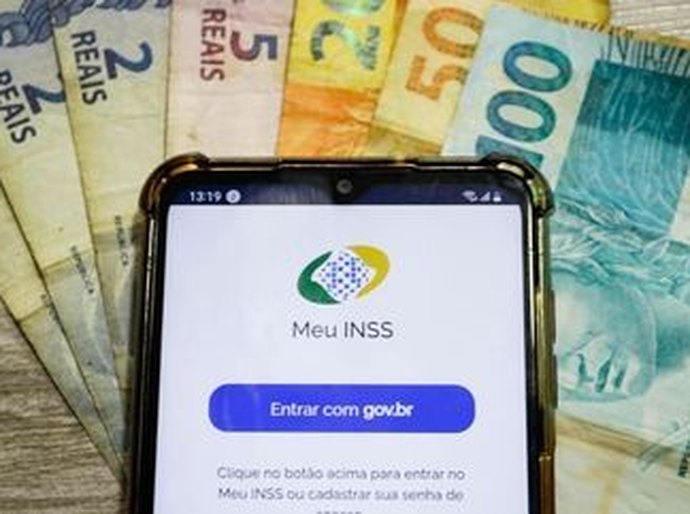 INSS começa a pagar segunda parcela do 13º para quem recebe acima do piso