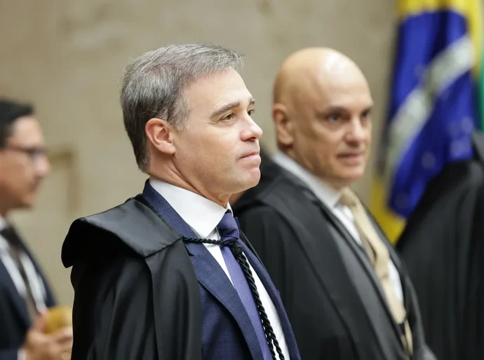 Mendonça libera sigilo de novos documentos do caso Master sobre Dark Horse, Flávio Bolsonaro, Ciro Nogueira, Jaques Wagner e Claúdio Castro