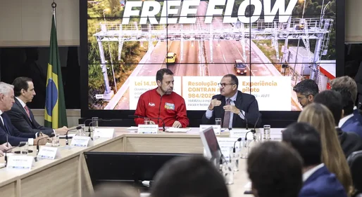 Governo suspende 3,5 milhões de multas por não pagar pedágio