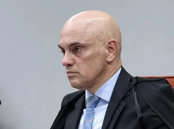 Moraes determina reforço de policiamento na casa de Bolsonaro