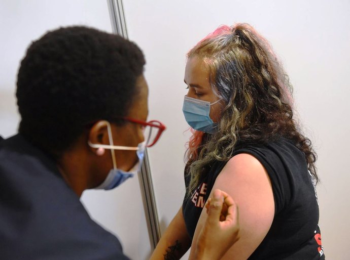 EUA questionam ensaio da vacina AstraZeneca por usar dados obsoletos