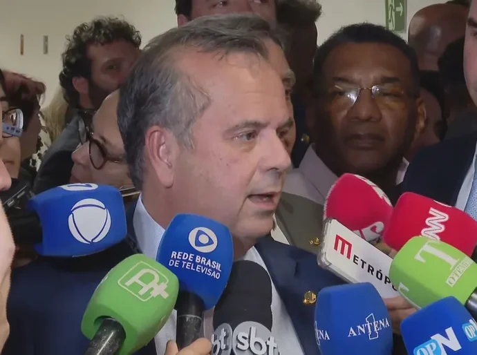 Oposição tenta adiar votação da 6x1 para depois do 2º turno