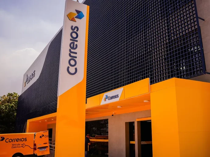 Correios aprovam plano com demissões e fechamento de até mil agências