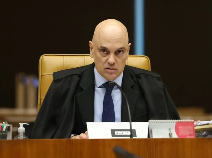 Domiciliar de Bolsonaro: Moraes reforça veto a celular e autoriza fisio