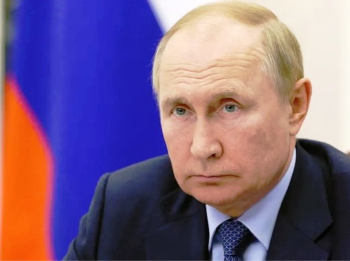 Deputados municipais de Moscou e São Petersburgo pedem renúncia de Putin