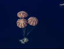 Artemis 2: cápsula com astronautas pousa no mar após reentrada na Terra; o que acontece agora