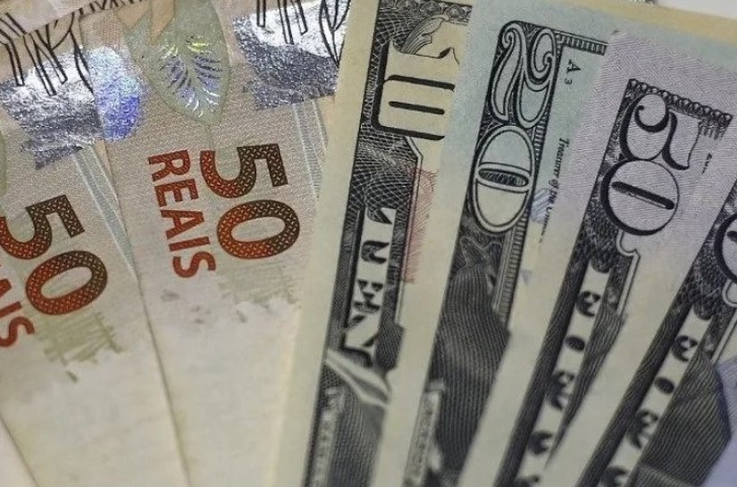 Real perde para peso argentino e é 2ª moeda que mais desvalorizou no ano: dólar valoriza 12,4%