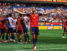 Com falha de goleiro, Espanha vence a Bélgica e vai à semifinal da Copa