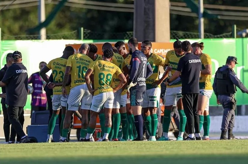 Cuiabá larga na frente na semifinal do Mato-grossense com gol contra do Luverdense