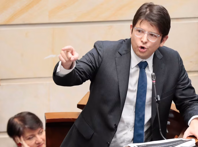 O ataque a Miguel Uribe revive o pesadelo dos assassinatos na Colômbia
