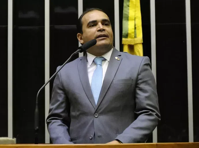 Quem é o Delegado Marcelo Freitas, relator da ação que pode cassar Eduardo